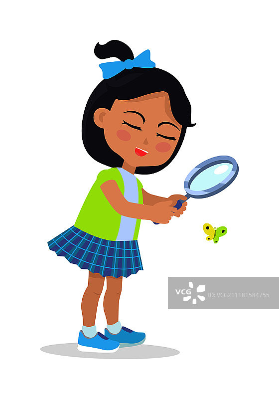 女孩用放大镜观察蝴蝶图片素材