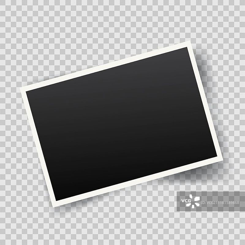 透明隔离背景上带阴影的逼真复古相框，带有胶带的空白摄影快照模板。复古时尚照片或图像模型，EPS10图片素材