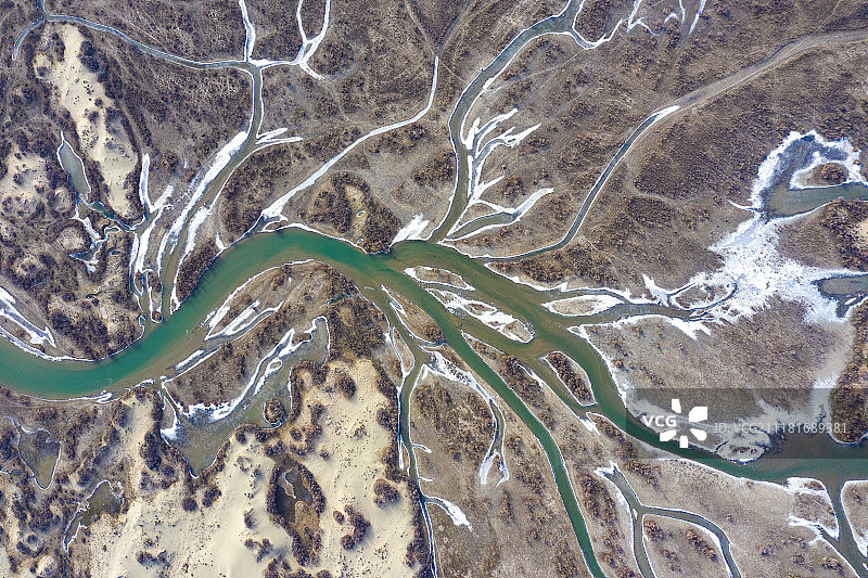 航拍新疆的河流图片素材