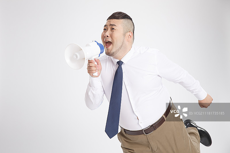 商务胖男人拿着扩音器图片素材