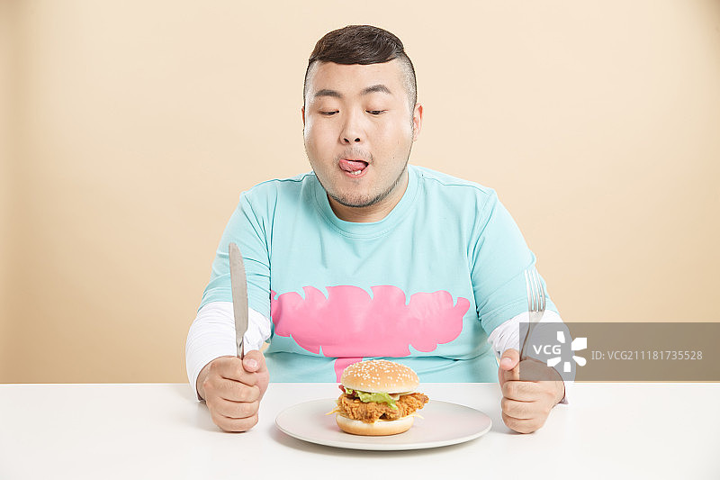 小胖子吃汉堡包图片素材