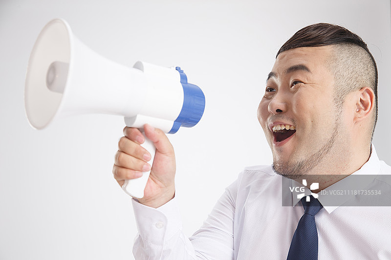 商务胖男人拿着扩音器图片素材