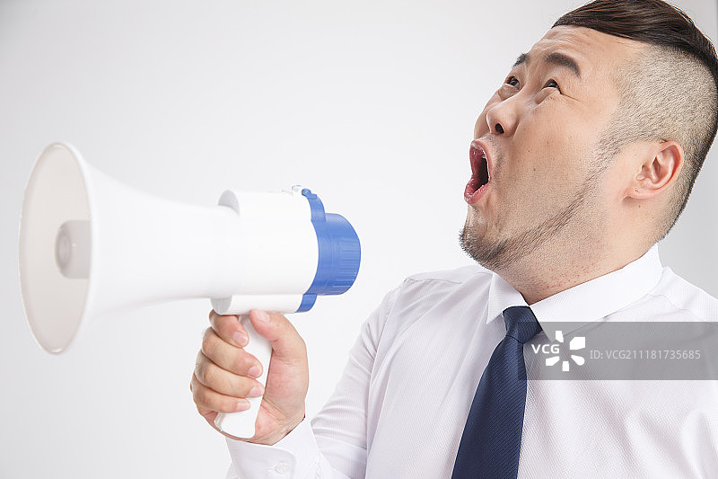 商务胖男人拿着扩音器图片素材