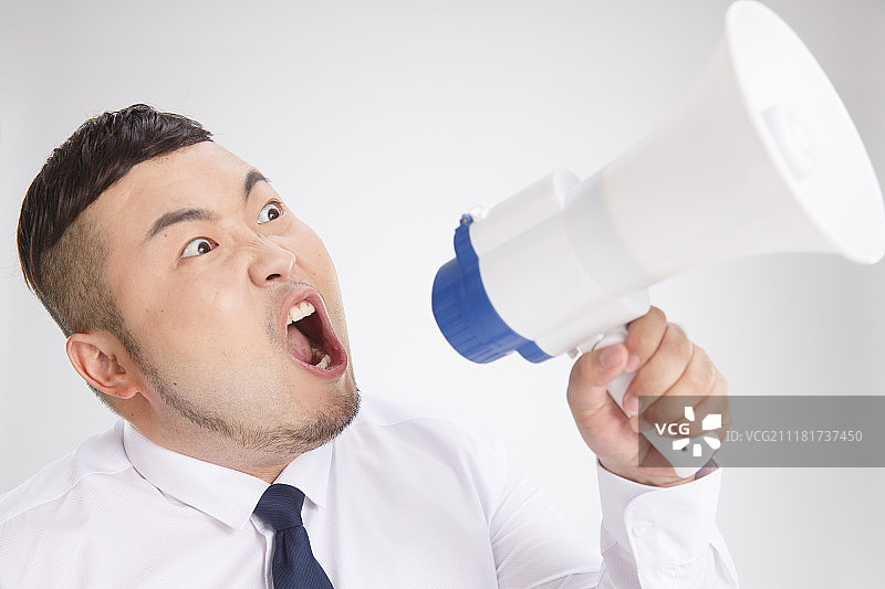 商务胖男人拿着扩音器图片素材