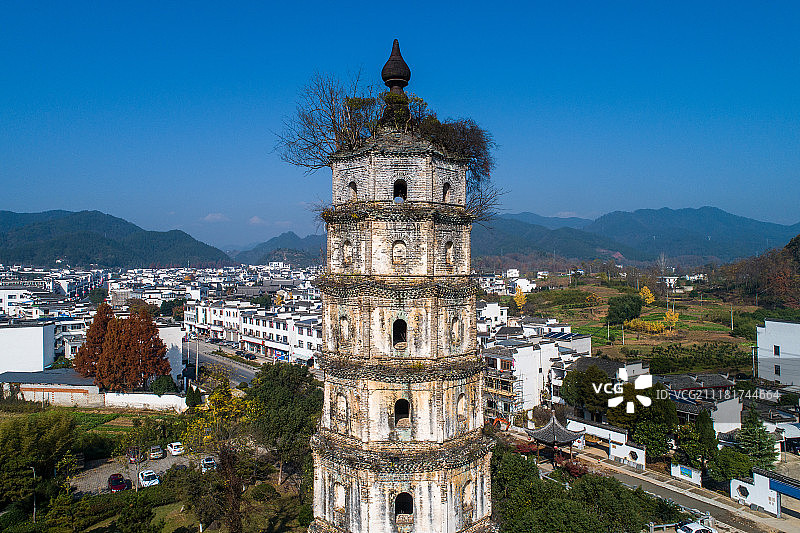 航拍 安徽黄山歙县 潜口镇 下尖塔图片素材