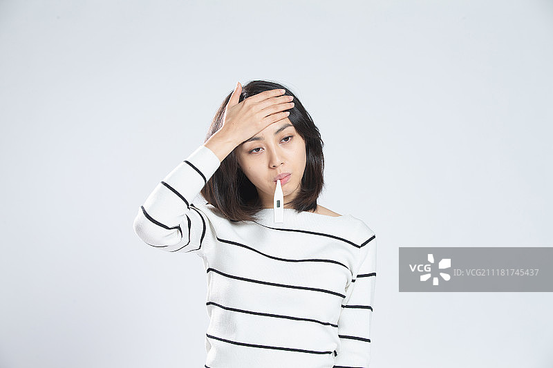 青年女人生病图片素材
