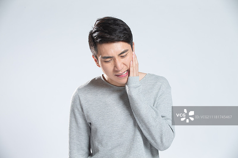 青年男人牙疼图片素材