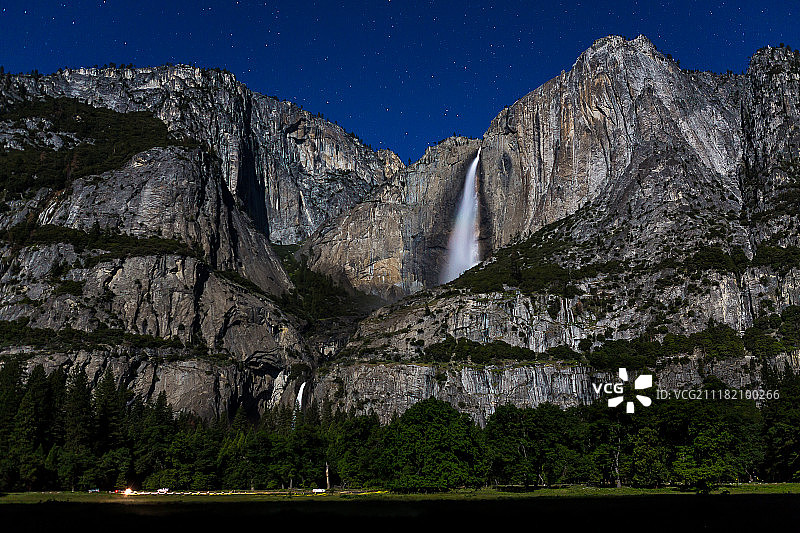 夜间瀑布图片素材