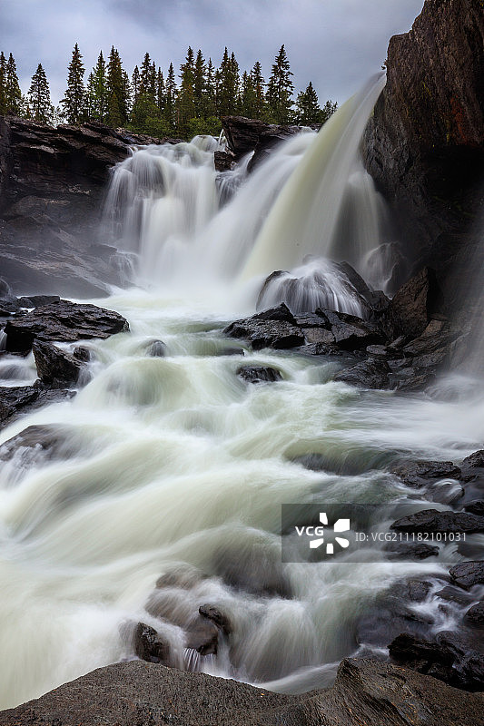 光滑的瀑布图片素材