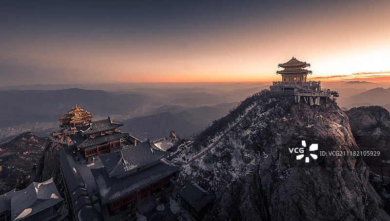 洛阳老君山山顶的晨曦图片素材