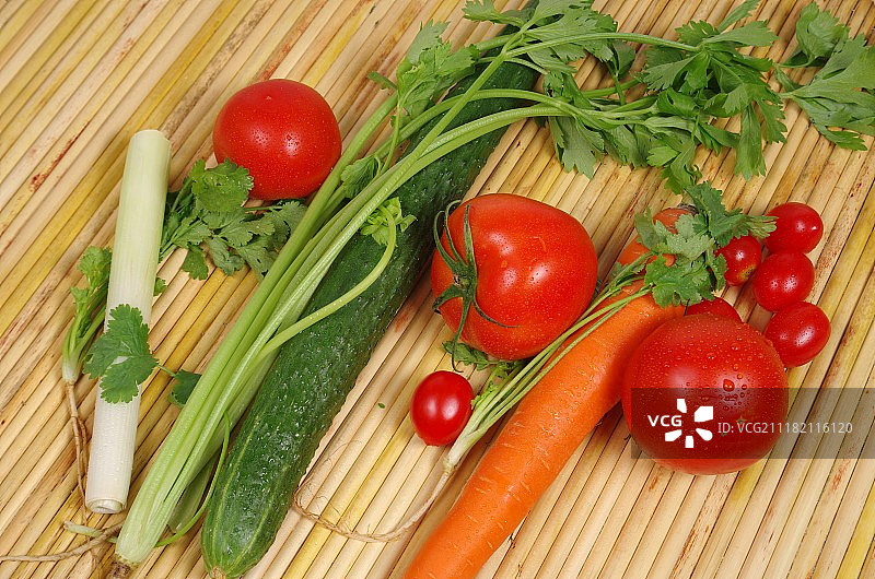 健康饮食：有机蔬菜什锦图片素材