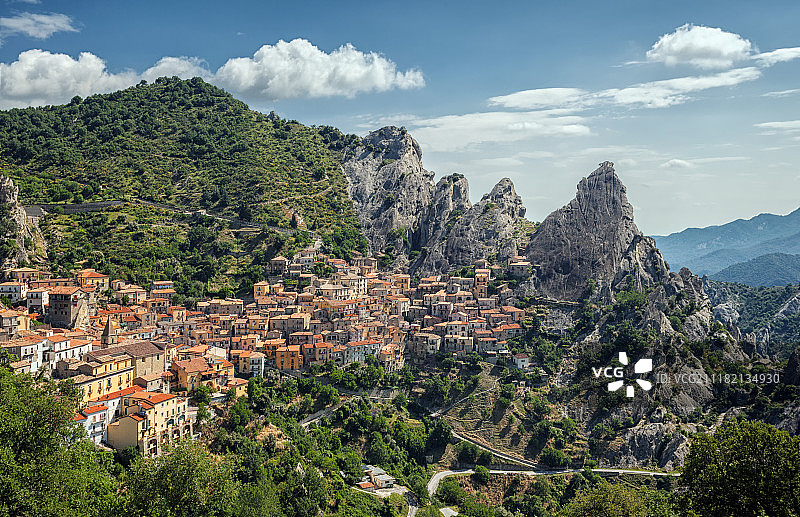山区小镇的鸟瞰图图片素材