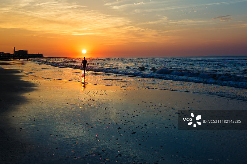 清晨漫步图片素材