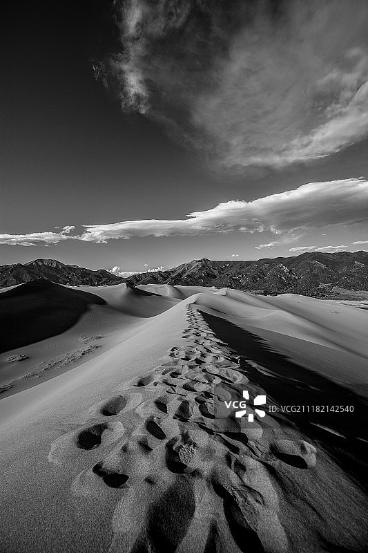 沙漠山路风光图片素材