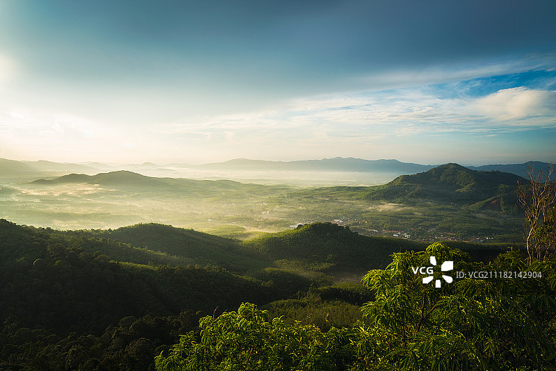 晨雾小镇图片素材