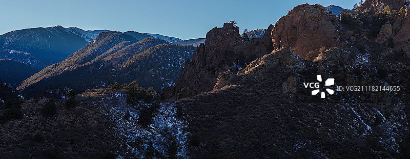 山脊上的光线景观图片素材