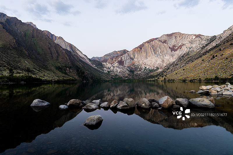 日出倒影图片素材