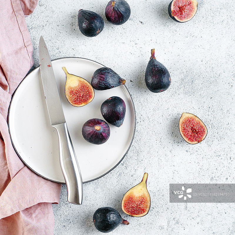 完整和一半的无花果俯视图片素材
