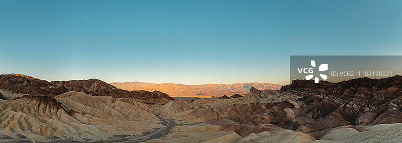 日出后侵蚀地貌景观图片素材