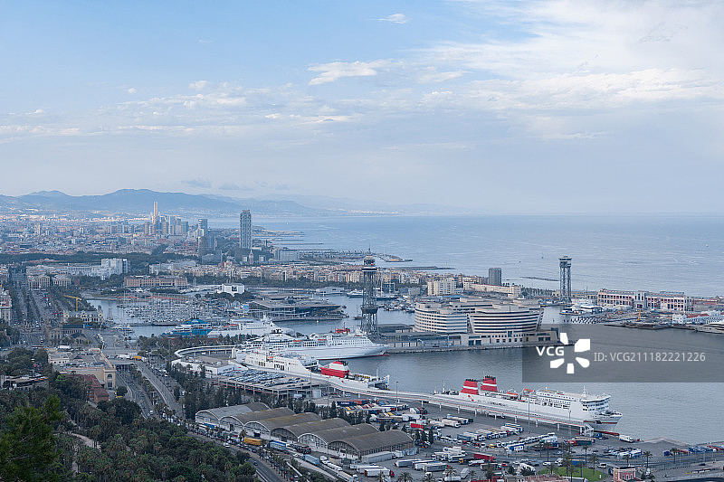 鸟瞰西班牙巴塞罗那港港口风光图片素材