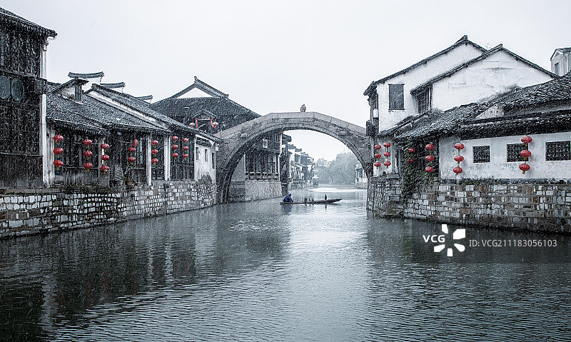 浙江省湖州市南浔古镇百间楼民居雪后风光图片素材