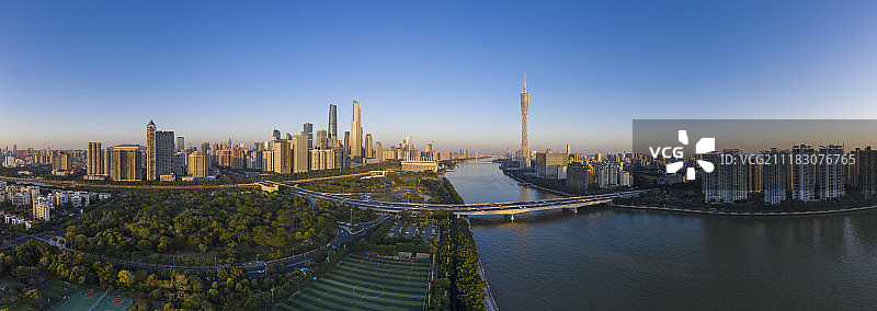 航拍广州二沙岛广州塔蓝天全景图图片素材