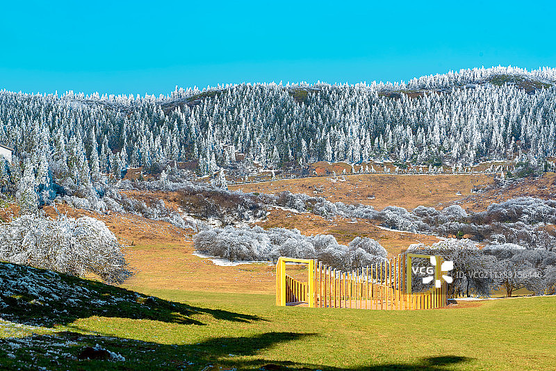 雪后初晴的重庆武隆仙女山大草原图片素材
