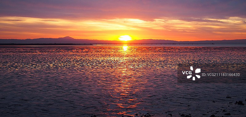 海面上的日出图片素材