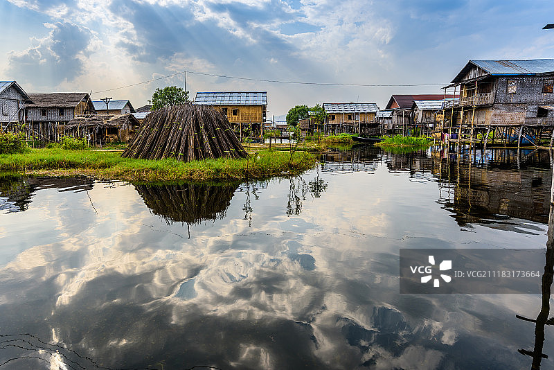 茵莱湖图片素材