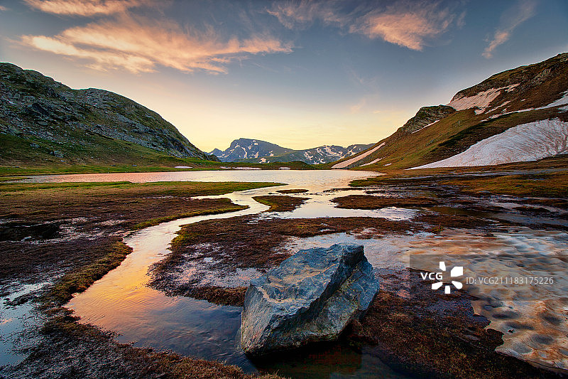乌尔迪尼湖泊图片素材