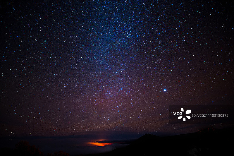 莫纳克亚山上空的星星图片素材