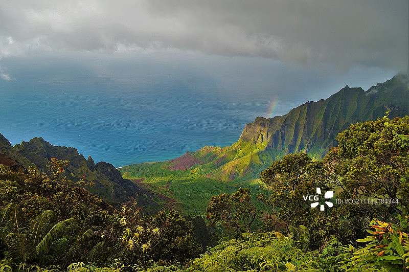 夏威夷可爱岛卡拉劳山谷彩虹图片素材