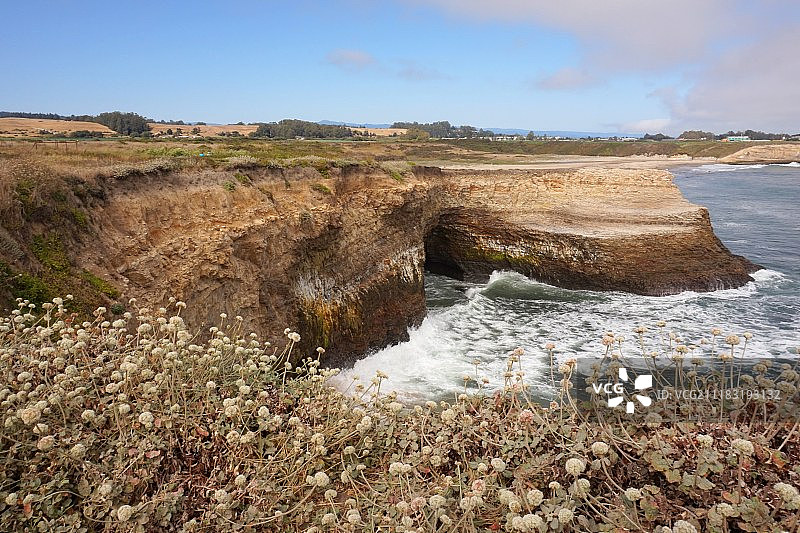 波浪洞穴图片素材