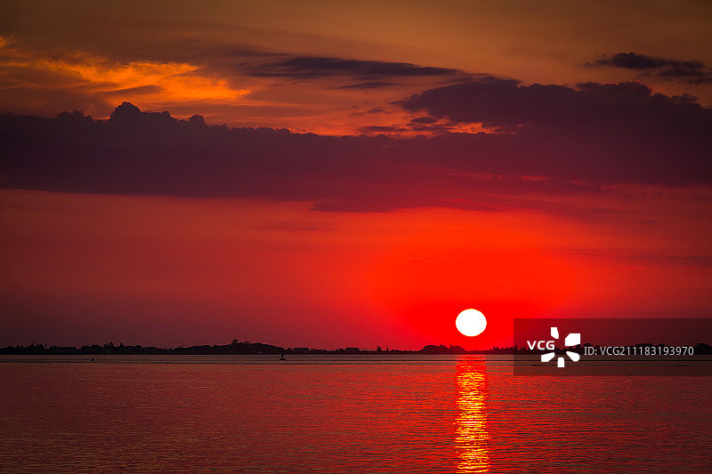 清晨红日图片素材