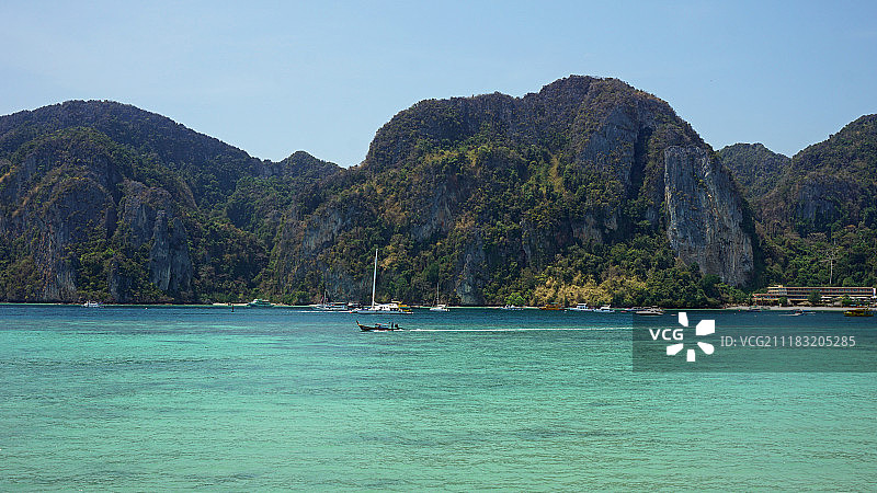 海边悬崖帆船景观图片素材