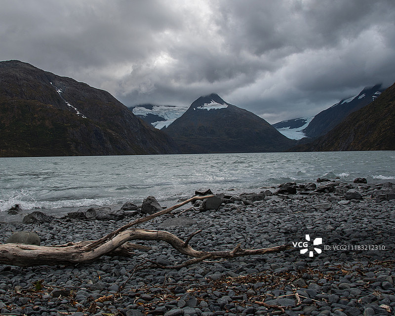 湖边的寒冷一天图片素材