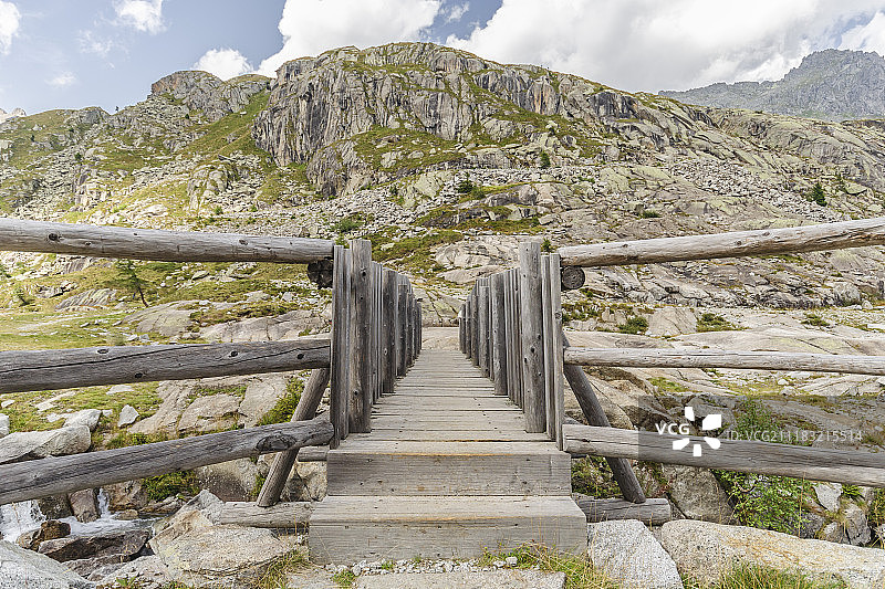 直达顶峰图片素材