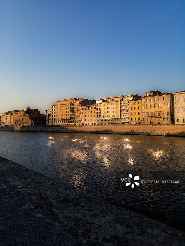 阿尔诺河上的倒影图片素材