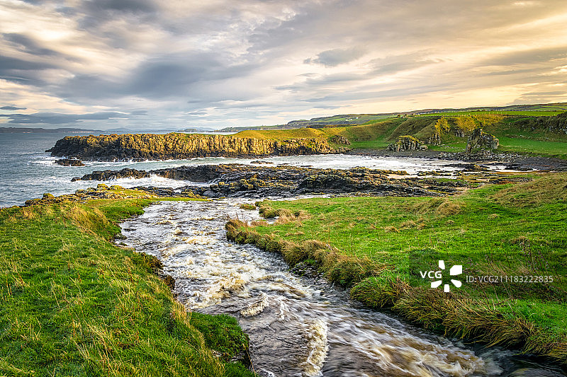 小溪的尽头图片素材