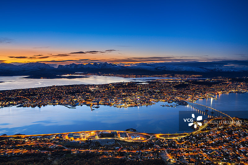 特罗姆瑟城市夜景图片素材