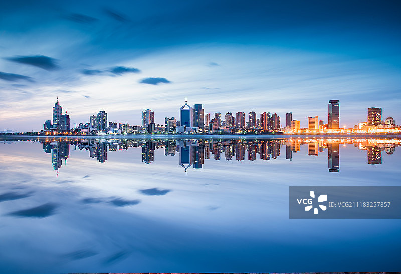 现代都市风光青岛图片素材