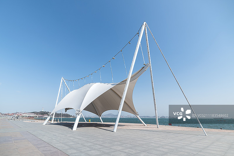 海边的休闲遮阳棚图片素材