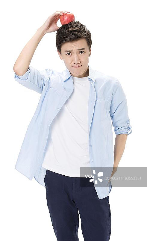 拿着水果的男士图片素材