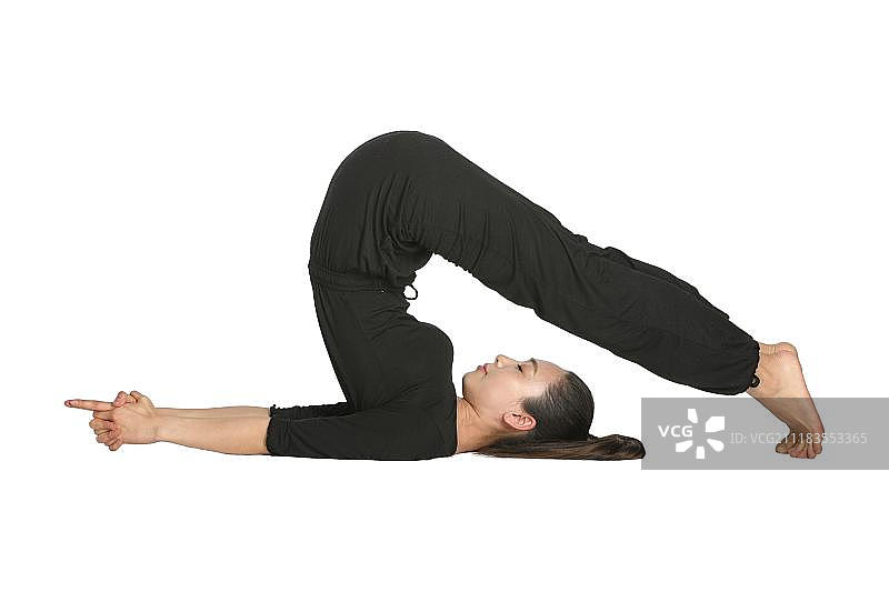 年轻女人做瑜伽图片素材