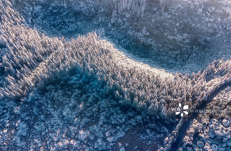 航拍雪后初晴的重庆武隆仙女山图片素材