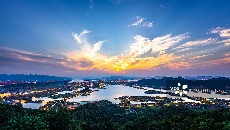 傍晚的杭州湘湖风光图片素材