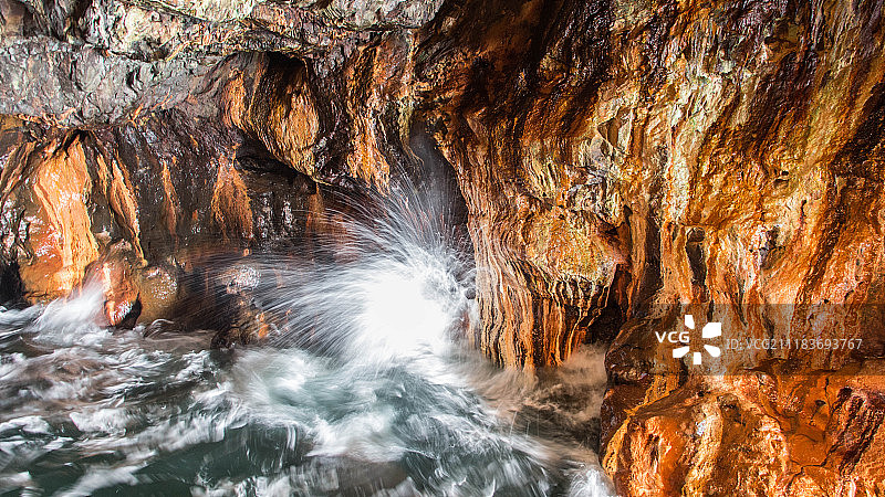 波涛汹涌图片素材