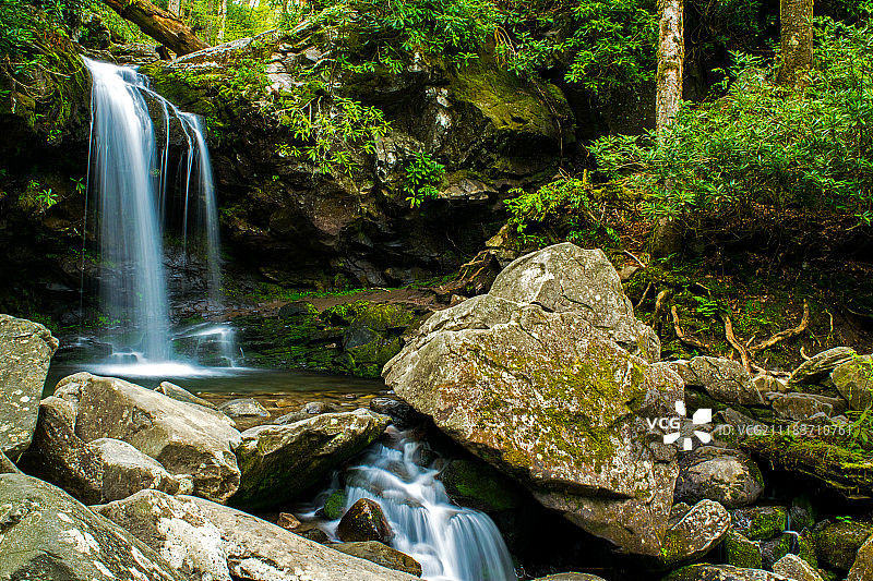 石窟瀑布图片素材