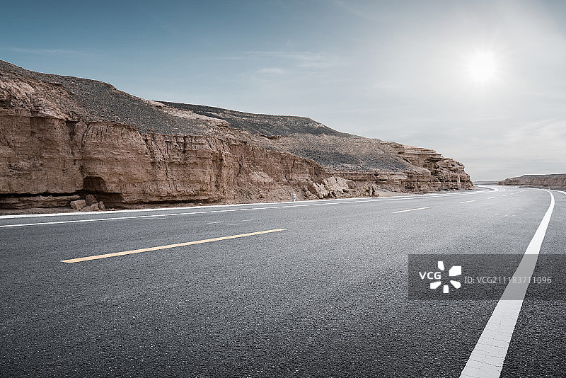 戈壁滩高速公路图片素材