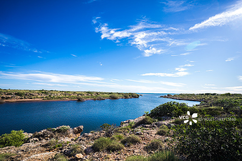 走向大海图片素材